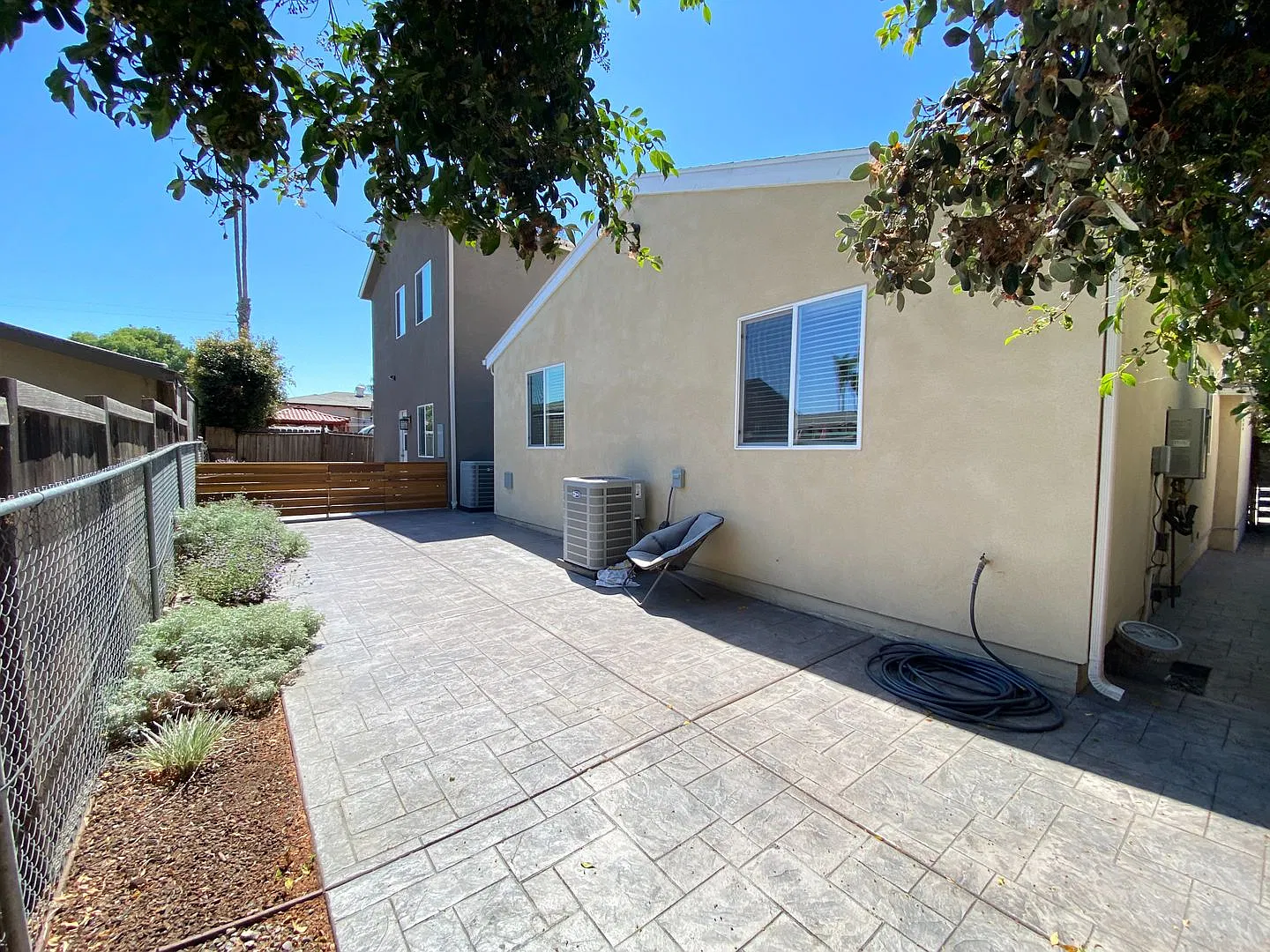 5BD/3BA, Private Fenced Yard!! — Photo 3
