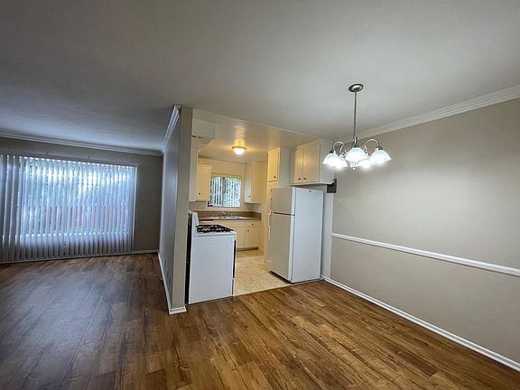 3rd image of 11841 Goshen Ave APT 2