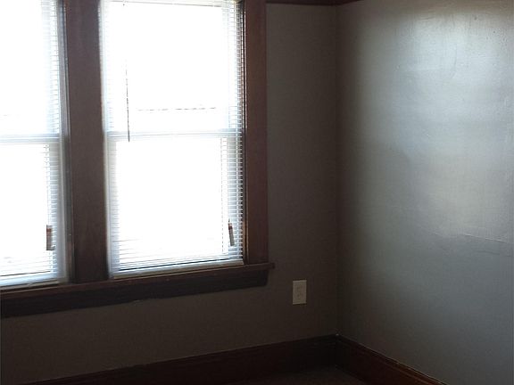3rd image of 3201 Trowbridge Ave