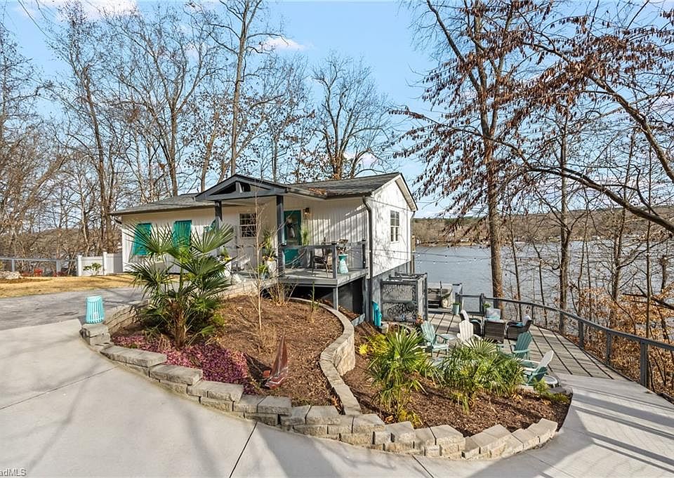 1st image of 570 Hillview Dr
