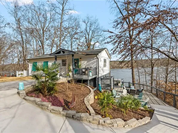 570 Hillview Dr, Lexington, NC 27292