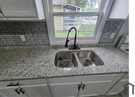 2504 Collier St — Photo 8