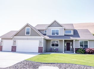 5925 Thynewood Loop, West Richland, WA 99353