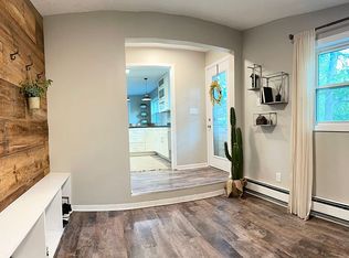 14 3rd Ave SE, New London, MN 56273