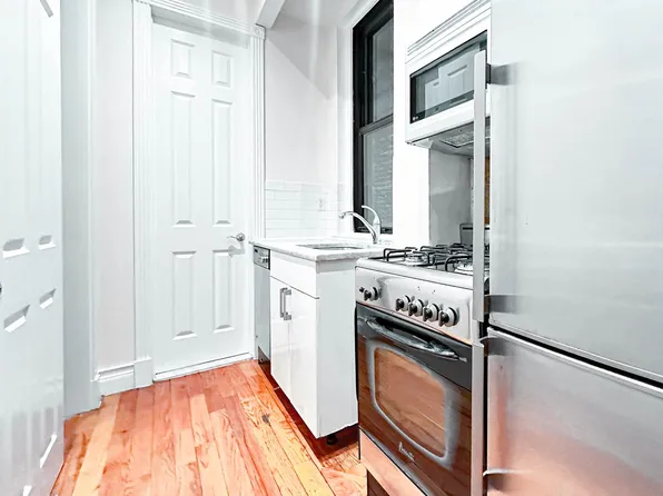 344 East 55th Street 1A image 3 of 6