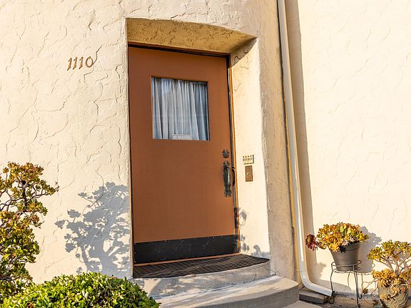 Main entrance to all units