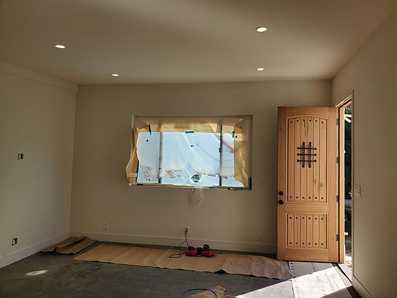3rd image of 2247 Laverna Ave