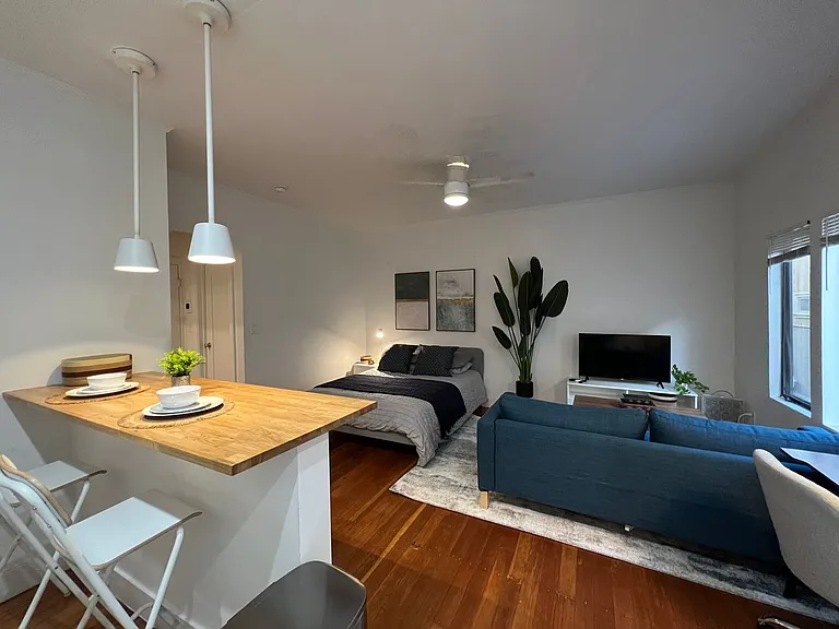 2050 Dracena Dr. — Photo 10