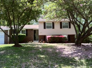16016 Indus Dr, Woodbridge, VA 22191