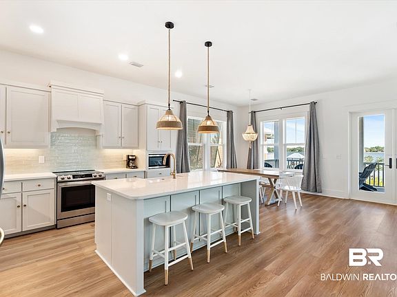 2nd image of 1206 W Lagoon Ave