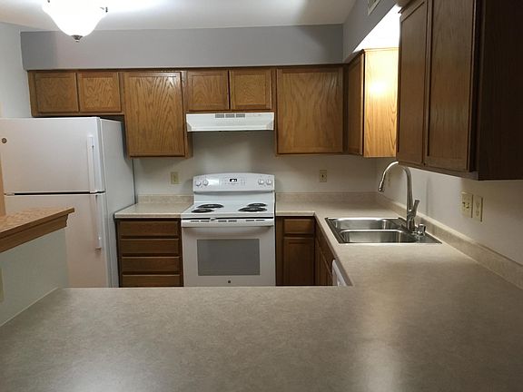 Breakfast bar & kitchen