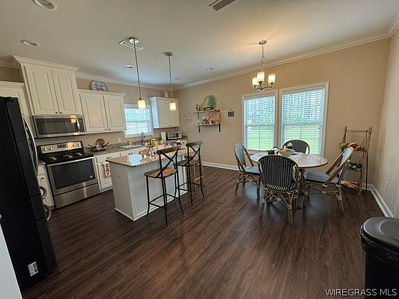 3rd image of 315 Bradford Ln