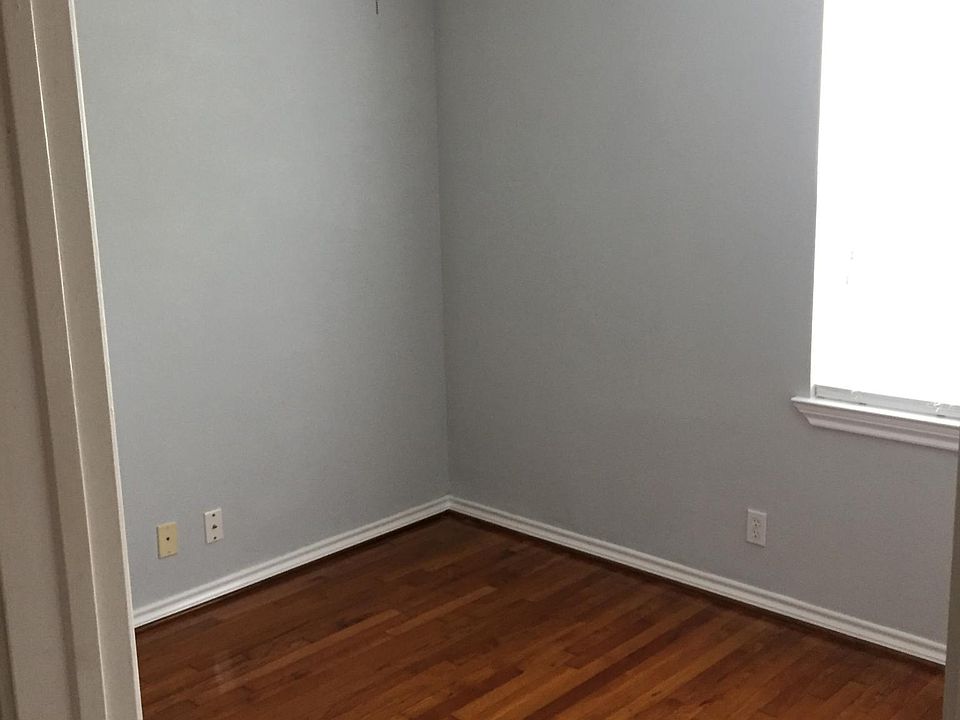 2nd image of 701 Doris Ln