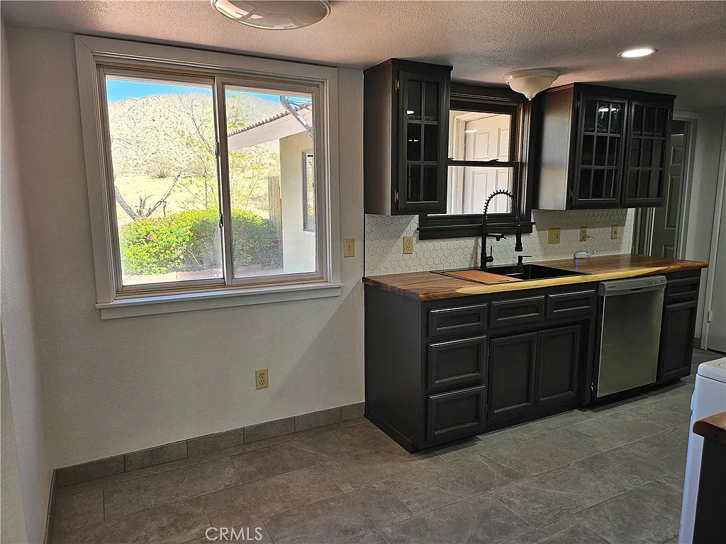 3 bed, 1700 sqft, $3,000 — Photo 3