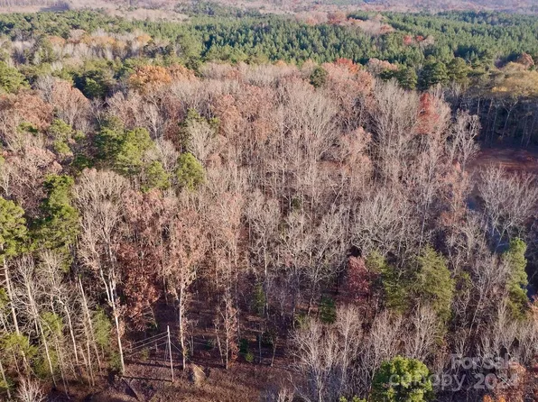 176 Suwanne Rd, Troy, NC 27371