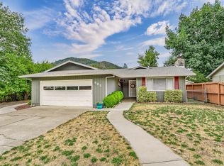 902 3rd St, Rogue River, OR 97537