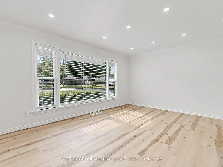 27 Patricia Dr — Photo 5