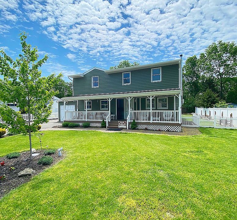 1st image of 8 Mount Huron Ct
