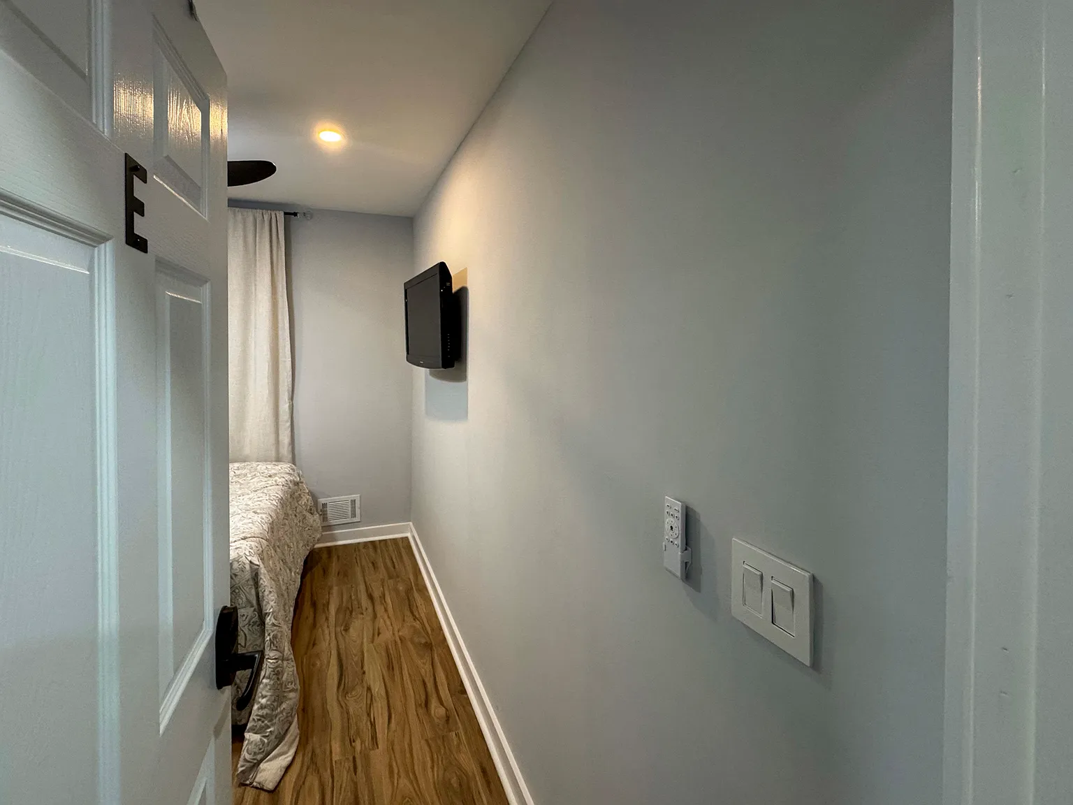 4 bed, 4.5 bath, 2100 sqft, $910 — Photo 1