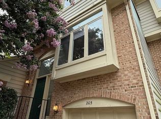 205 Mill Cross Ln, Occoquan, VA 22125