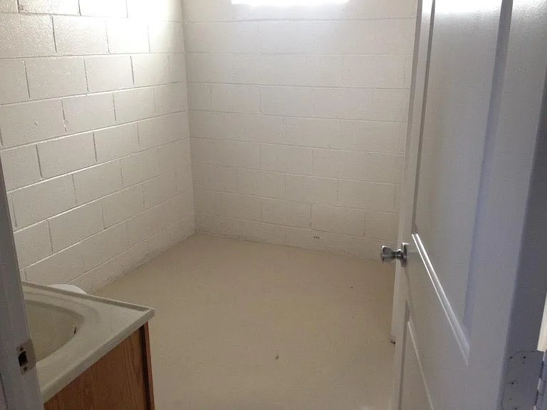 27220 Lawnwood St — Photo 7