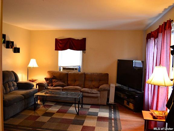 5th image of 12 Meadow Ct