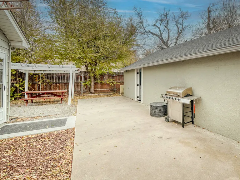 1415 E Boulder St — Photo 30