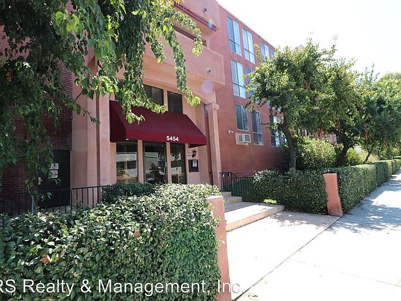 2nd image of 5454 Zelzah Ave APT 304