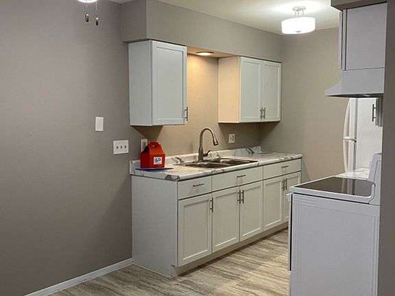 2nd image of 1088 S Wells St #14