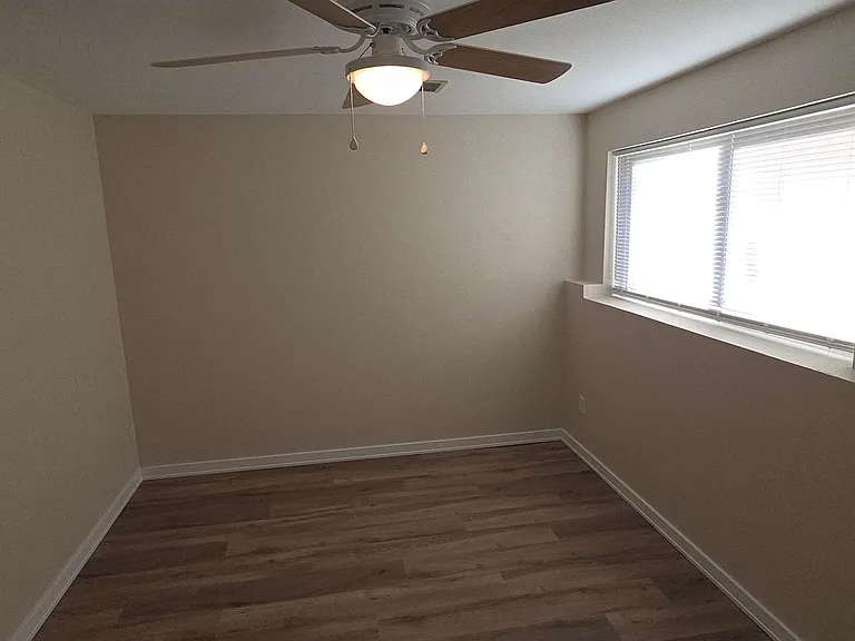 3705 N Chestnut St — Photo 11