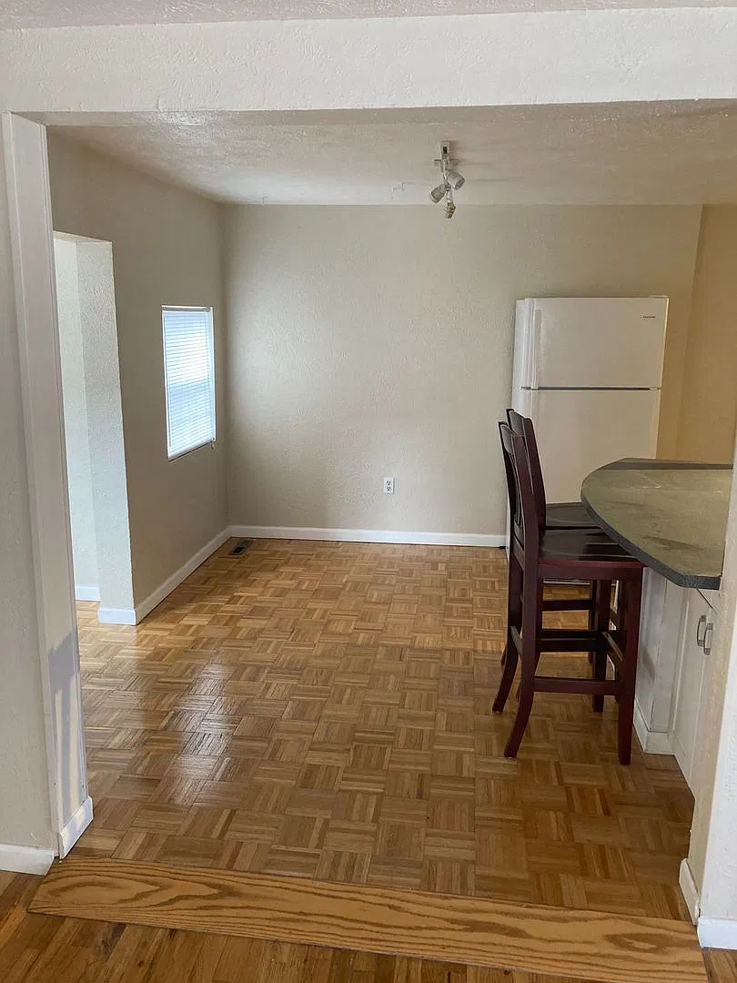Charming 2 Bedroom Home - Near Englewood Schools — Photo 4