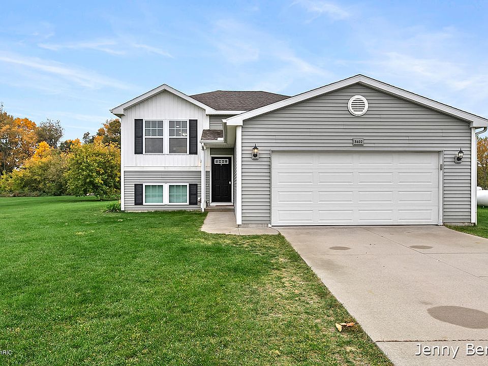 1st image of 8402 Pebble Dr NE