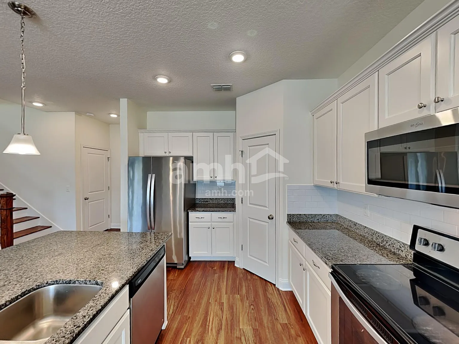 3 bed, 2.5 bath, 2022 sqft, $2,280 — Photo 3