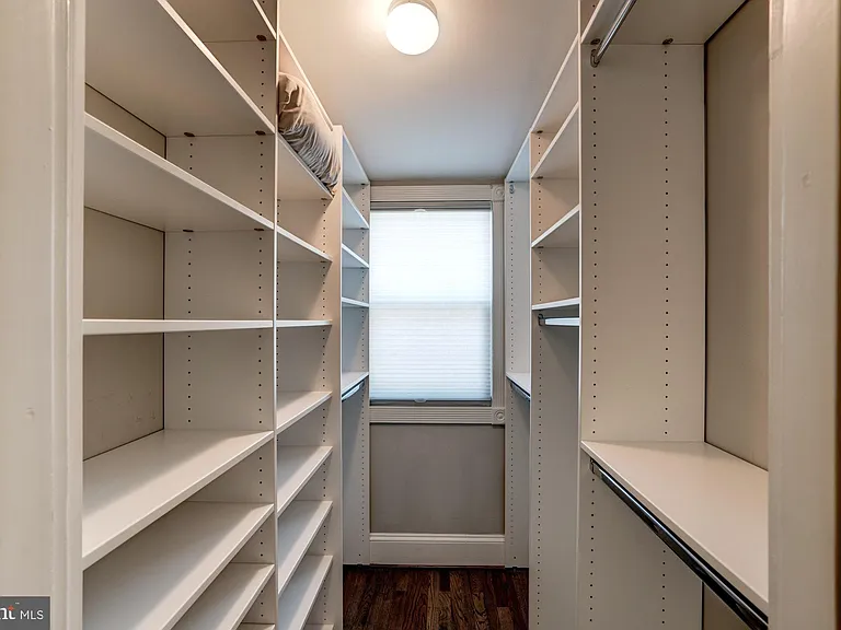 1016 G St SE — Photo 36