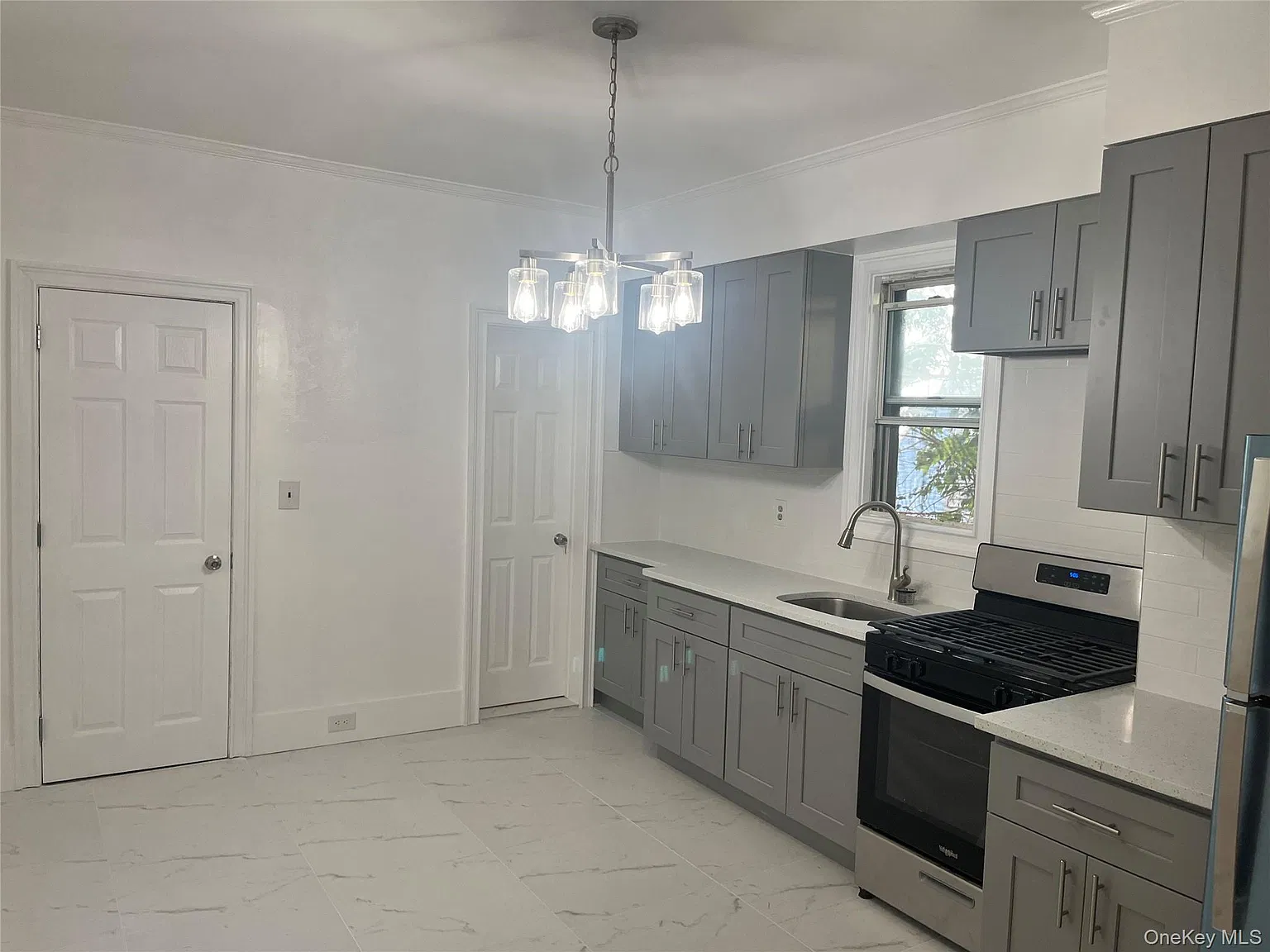 2 bed, 1.5 bath, 1392 sqft, $2,950 — Photo 3