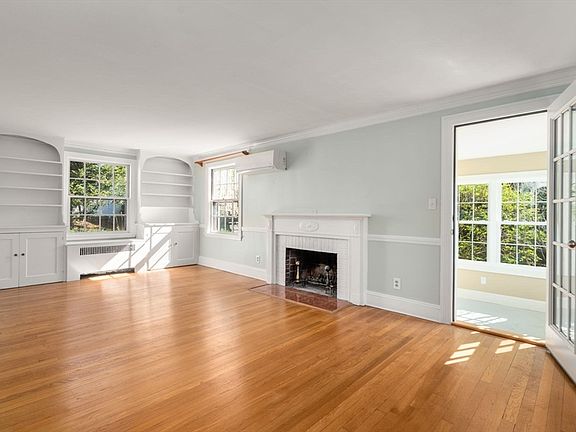 5th image of 22 Lafayette Cir