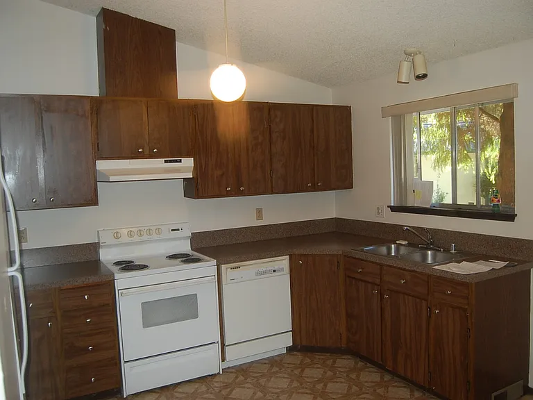 2840 Aegean Ct NE #B — Photo 12