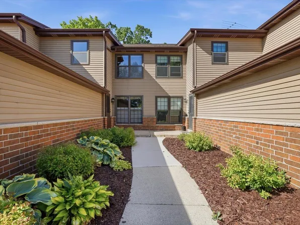 8116 S Forest Hills CIRCLE #8116, Franklin, WI 53132