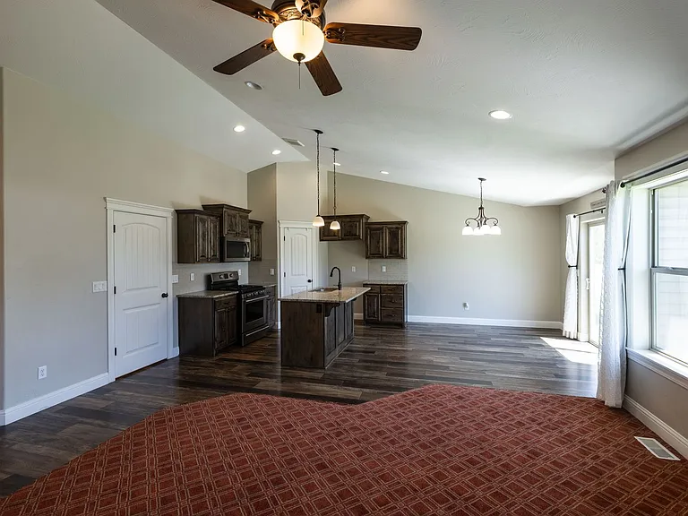 303 S Park Ave — Photo 5