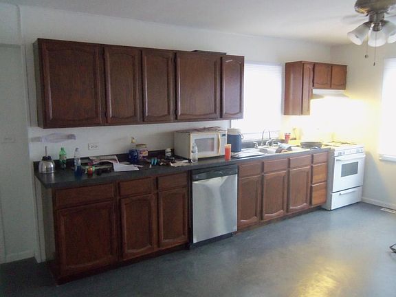 New stove and range hood new dishwasher 