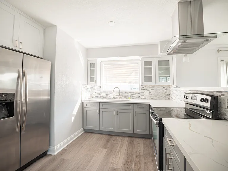 3003 Barnard St #4 — Photo 4