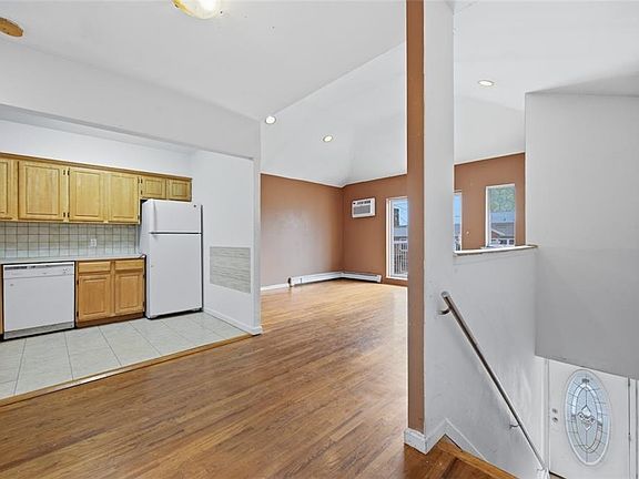 4th image of 6633 Duryea Ct