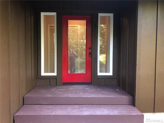 3rd image of 32 Grenville Ct