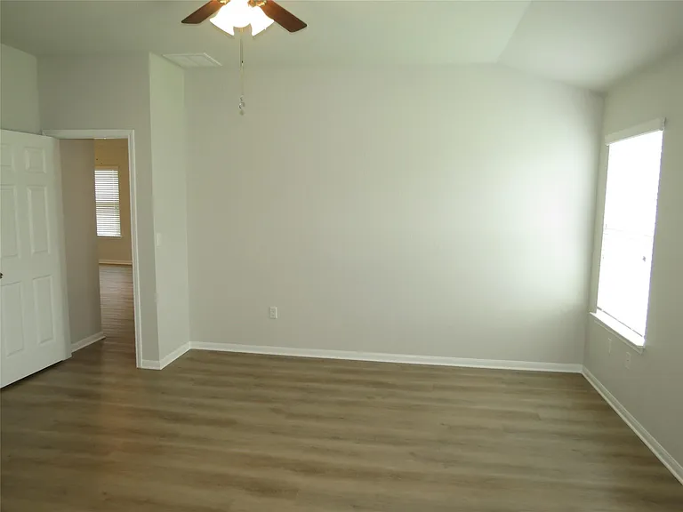 375 Musgrav — Photo 13