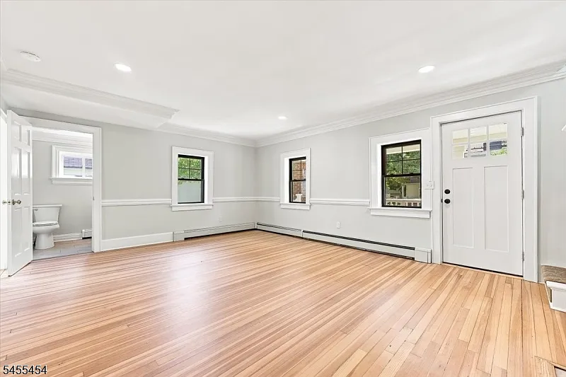 3 bed, 1.5 bath, $4,000 — Photo 4