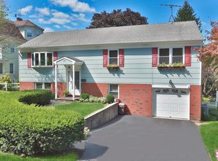 593 Bedford Rd, Pleasantville, NY 10570