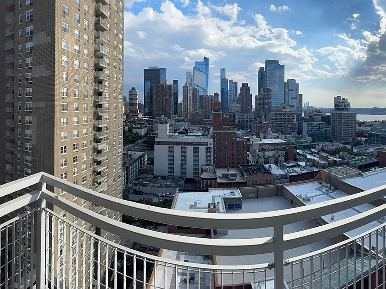 510 W 52nd St #19N — Photo 7
