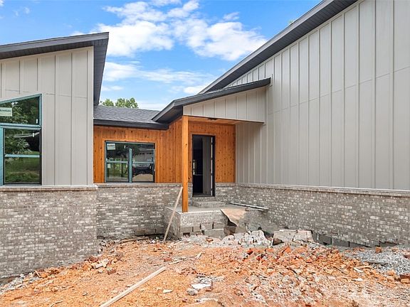 2nd image of 41 Hollow Way Dr