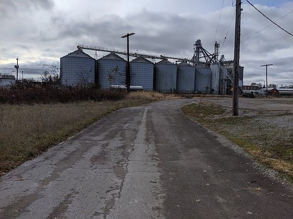 5th image of 419 Mill St