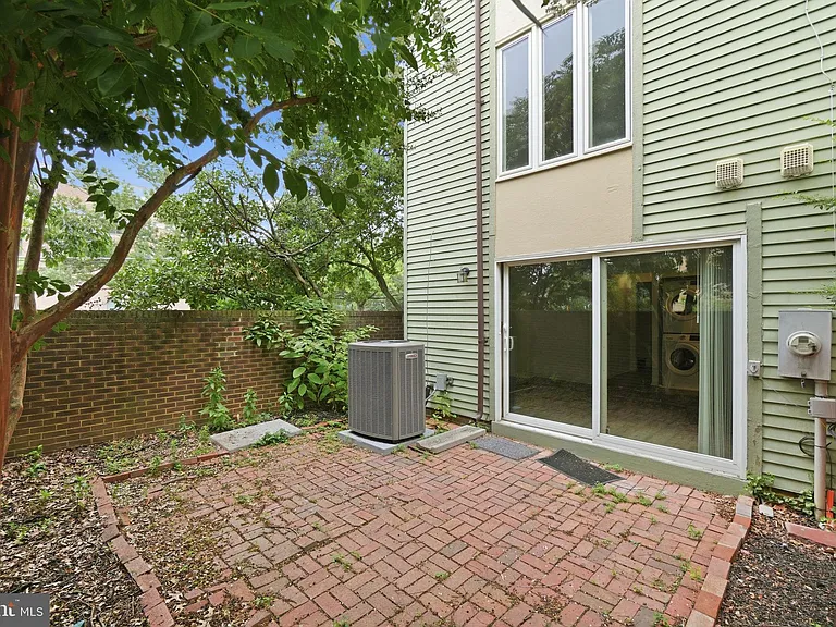 975 S Taylor St — Photo 22